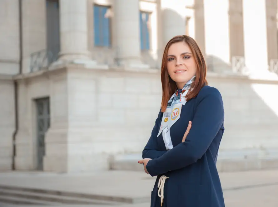 Photo de Maître Sève Pommet Pauline devant le palais de justice de LYON